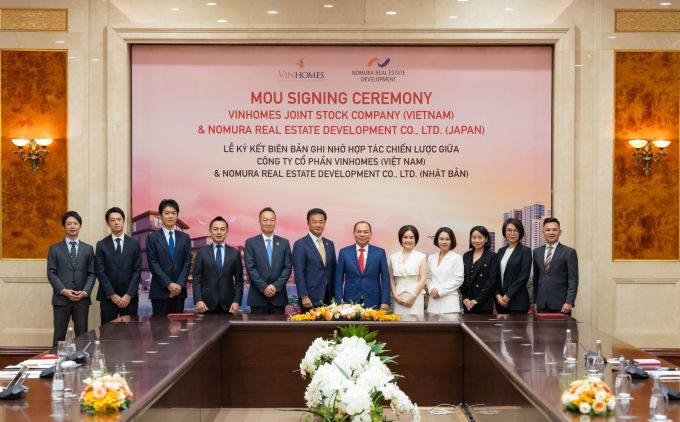 Đại diện Vinhomes và Nomura Real Estate tại lễ ký kết. Ảnh: Vinhomes