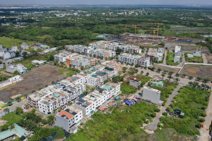 Dự án nhà ở xã hội tại phường Long Trường, TP Thủ Đức đang thi công. Ảnh: Quỳnh Trần