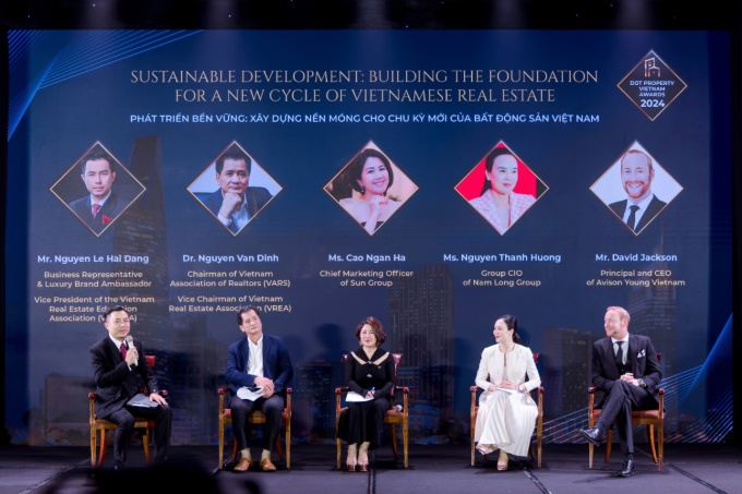 Nhiều chuyên gia đầu ngành tham gia tọa đàm ngày 26/9/2024. Ảnh: Dot Property Vietnam