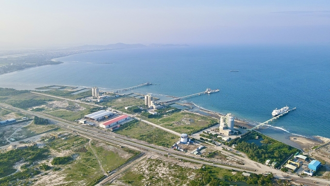 Một góc cảng biển ở khu vực Nam Vân Phong. Ảnh: Sơn Phú