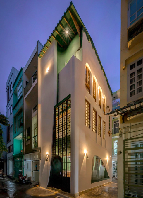 Mặt tiền ngôi nhà. Ảnh: Bùi Minh Quốc