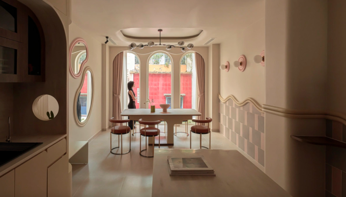 Hệ cửa lớn giúp tối ưu ánh sáng cho không gian nội thất. Ảnh: Phú Đào