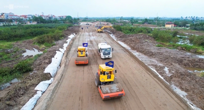 Công trường thi công đường vành đai 4 vùng thủ đô Hà Nội đang xây dựng tháng 2/2024. Ảnh chụp màn hình