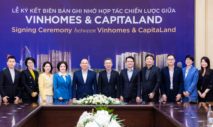 Ông Phạm Nhật Vượng (thứ 5 từ trái) tại lễ ký ghi nhớ hợp tác chiến lược với CapitaLand Development sáng 5/5. Ảnh: CLD