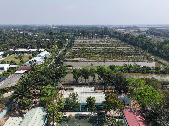 Khu vực dọc hành lang Vành đai 3 đoạn qua huyện Hóc Môn. Ảnh: Giang Anh