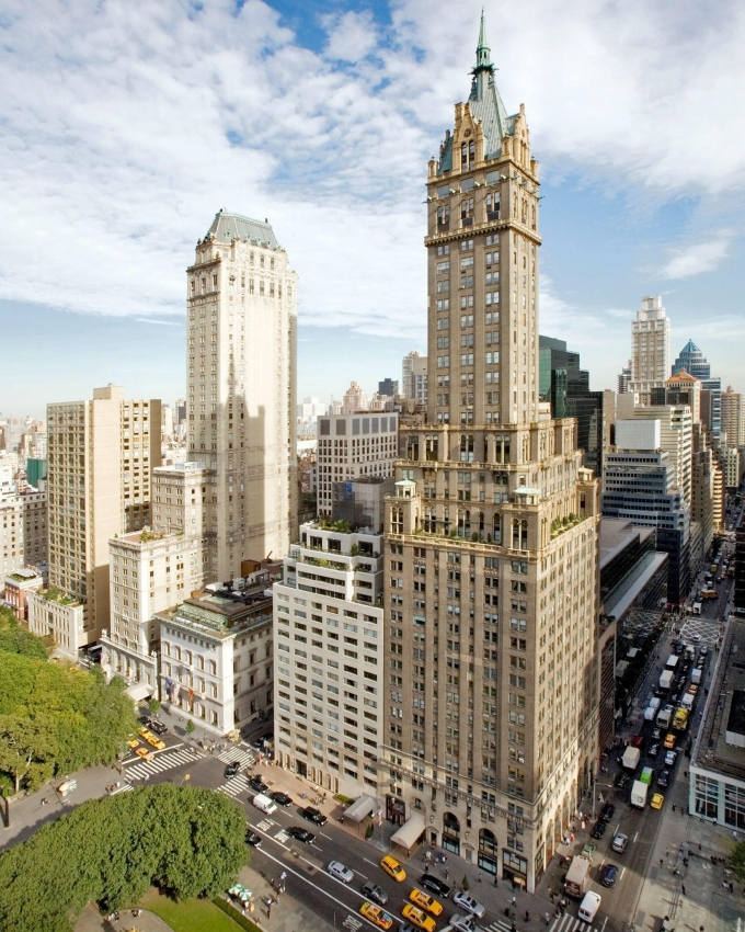 Sherry-Netherland sở hữu vị trí đắc địa tại đại lộ số 5, con phố xa hoa bậc nhất nước Mỹ. Ảnh: