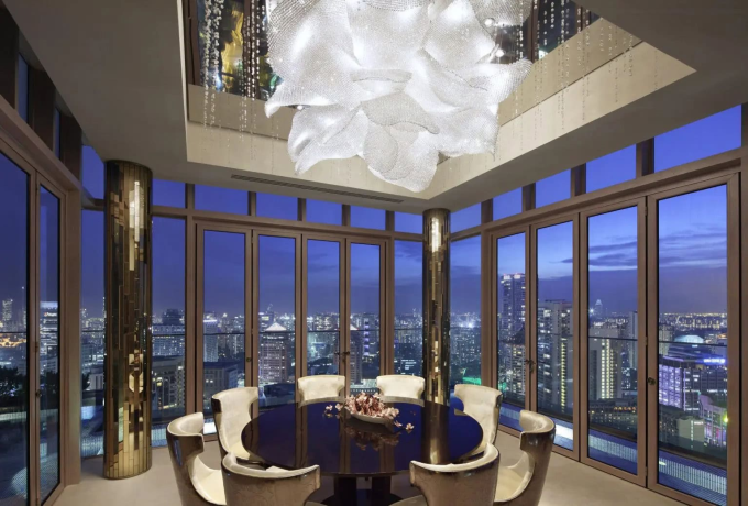 The Ritz-Carlton Residences Singapore ghi nhận giá chuyển nhượng 14 triệu SGD (khoảng 237,2 tỷ đồng) - mức cao nhất kể từ khi khu căn hộ sang trọng này được ra mắt vào cuối năm 2007.
