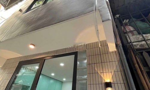 Mua bán nhà quận 4, 3 tầng, dân cư chỉnh trang, nhà mới đẹp, hẻm 137, gần Mặt tiền Bến Vân Đồn !