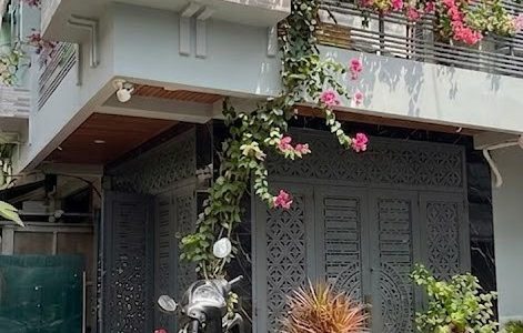 Mua bán nhà quận 4, 2 tầng, căn góc, đường số xe hơi, phường Khánh Hội !